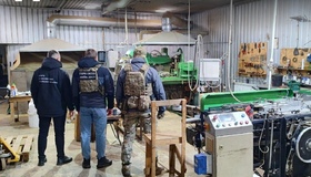 БЕБ заблокувало нелегальну тютюнову фабрику, пов’язану з депутатом облради