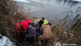 Порятунок у Карлівці: двоє десятирічних дітей провалилися під лід