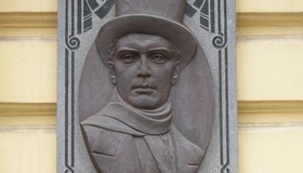 У Полтаві демонтували меморіальну дошку російському актору