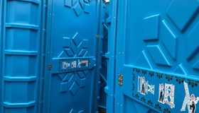 Аудитори не виявили порушень у закупівлі мобільних туалетів у Полтаві