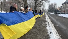 Сотні полтавців утворили символічний Ланцюг Злуки