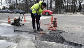 Аварійний ремонт у Полтаві: де латають ями холодним асфальтом