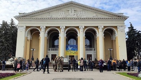 Президент відзначив наших земляків державними нагородами до Дня театру