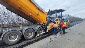 На Полтавщині ремонтують дорогу між Лубнами, Миргородом і Опішнею
