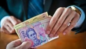 На Полтавщині затримали жінку, яка намагалася дати хабаря слідчому