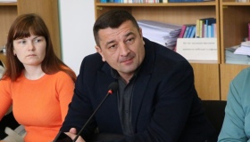 Засудженого за погрози журналістці Сергія Бойка не змогли звільнити з Подільської райради