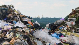 У центрі Полтави встановили перший підземний майданчик для сміттєвих контейнерів