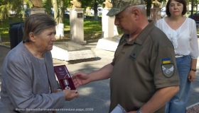 На Полтавщині матері загиблого журналіста вручили орден "За мужність"