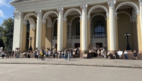 Полтавці на Театральній площі провели мітинг проти відставки міністра оборони Федорова
