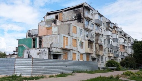 У Полтаві почали відновлювати пошкоджений ракетою будинок на Баленка