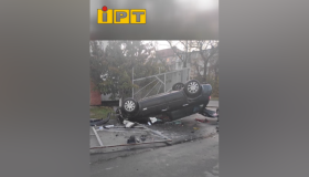Легковик влетів у паркан комунального підприємства у Полтаві