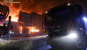 У Полтаві внаслідок нічної атаки БпЛА загорілись адмінбудівля та склади