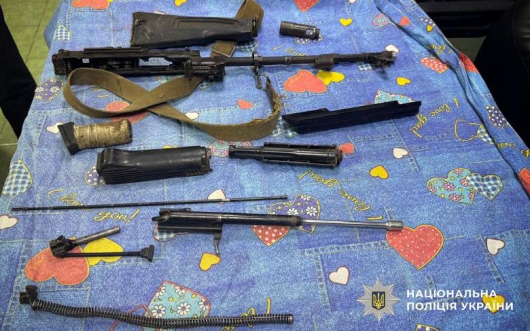 Затримали продавця автоматичної зброї та вибухівки в Кременчуці